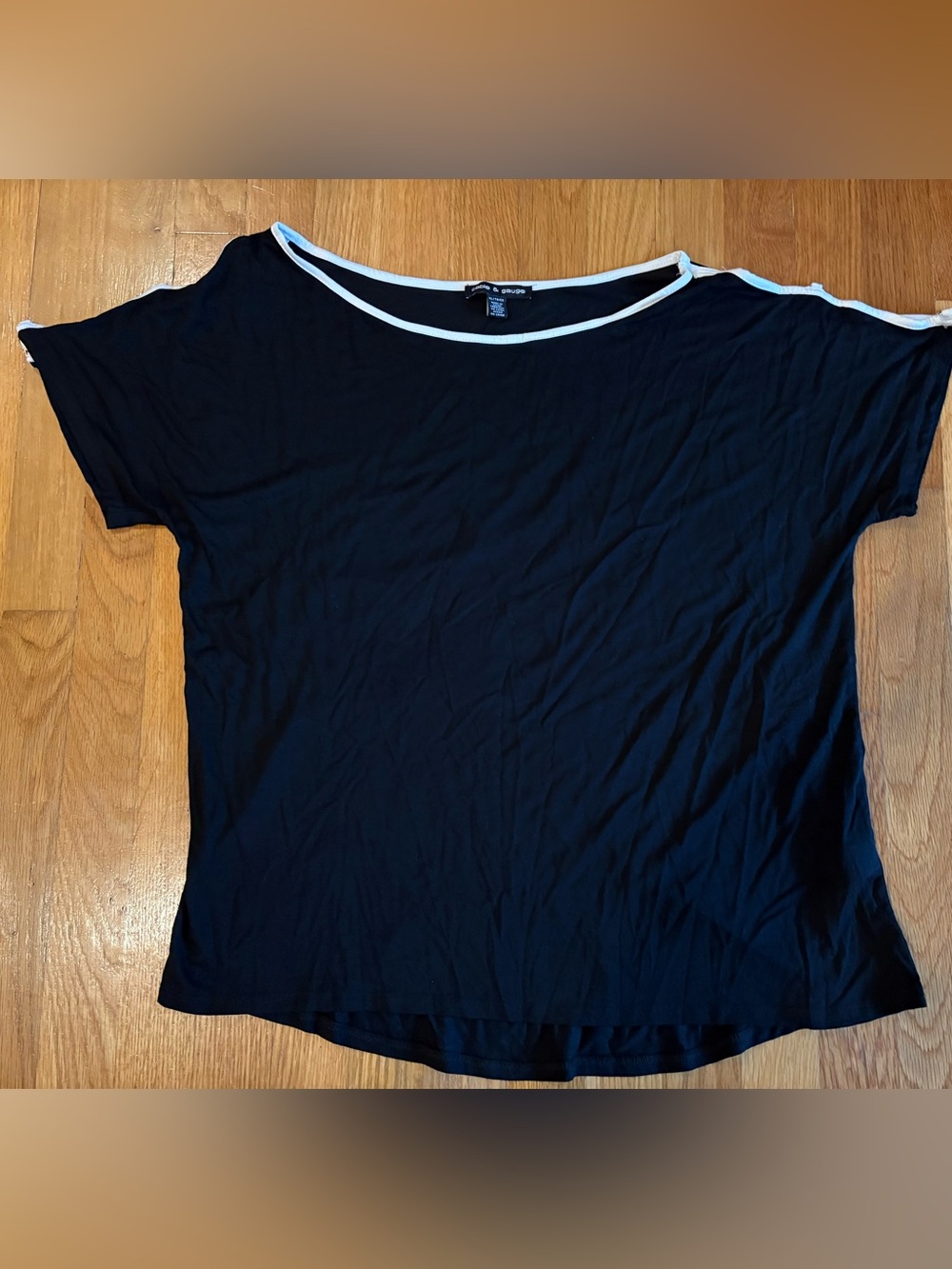 Cable & Gauge black top with white trim - Womenβs Size XL